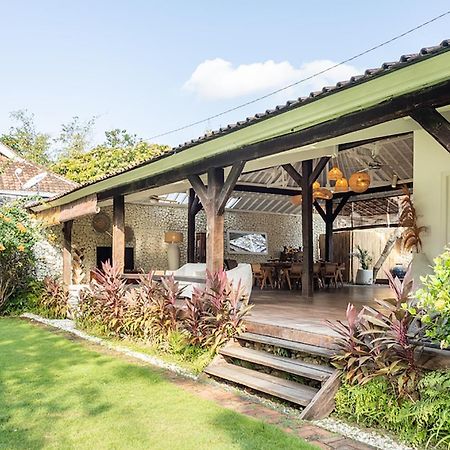 4 Bedroom Villa - Kerobokan เซมินยัค ภายนอก รูปภาพ