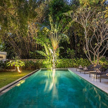 4 Bedroom Villa - Kerobokan เซมินยัค ภายนอก รูปภาพ